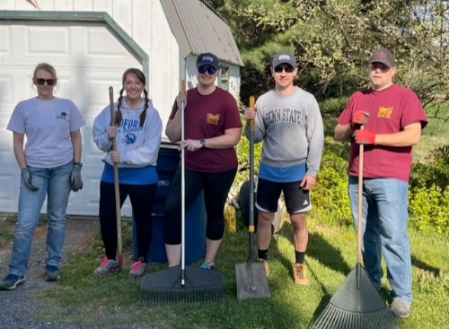 United way team with shovels